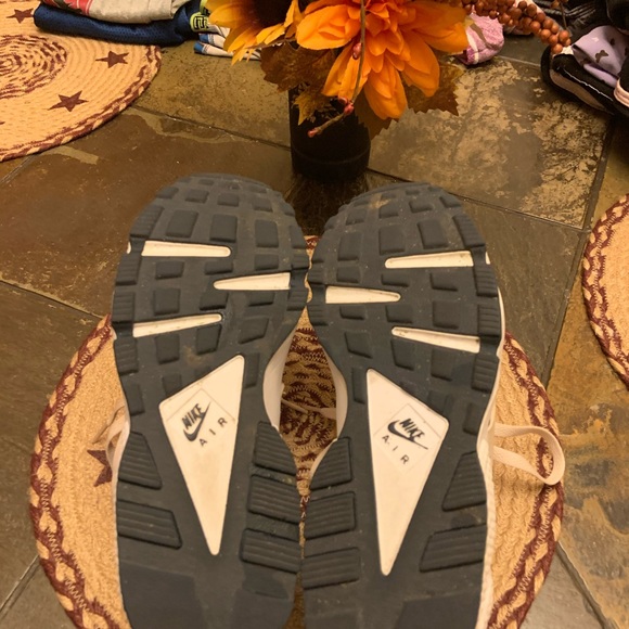 EUC Nike Air Huarache Run SE - Picture 5 of 5